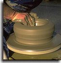 lavorazione ceramica al tornio