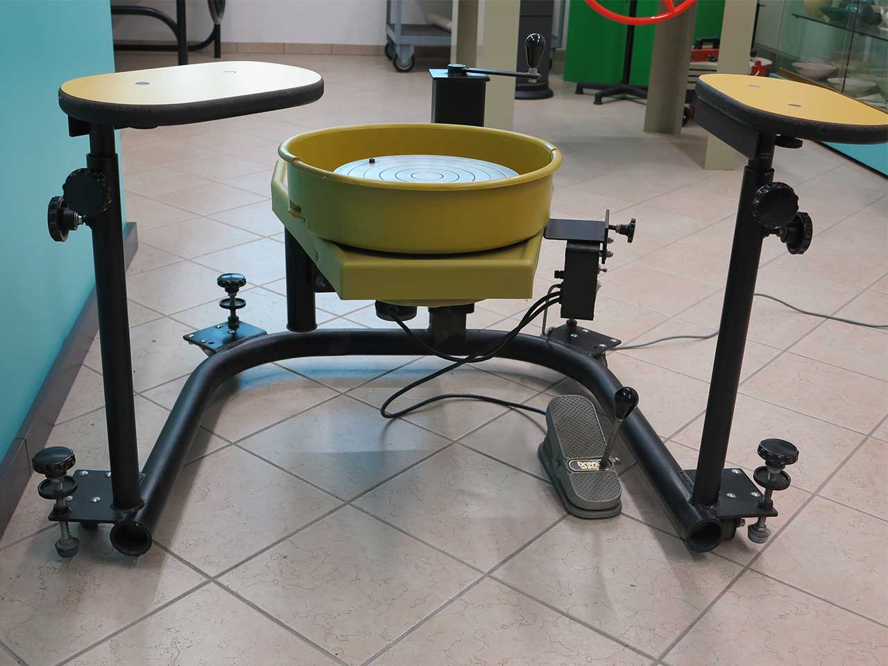 Ceramics - Tornio elettrico da ceramica per disabili