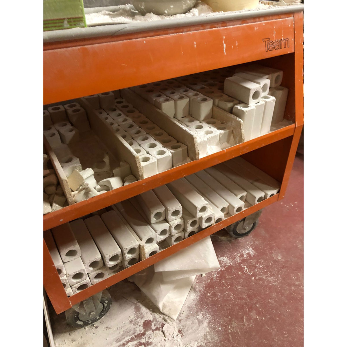 Carrello con supporteria per porcellana